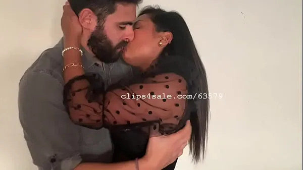 Gonzalo and Claudia Kissing Sunday Filem hangat panas