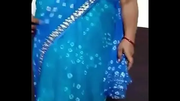 Hotte Indian woman stripping saree varme filmer