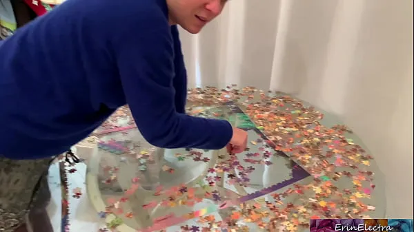 Kuumia Stepmom is focused on her puzzle but her tits are showing and her stepson fucks her lämpimiä elokuvia