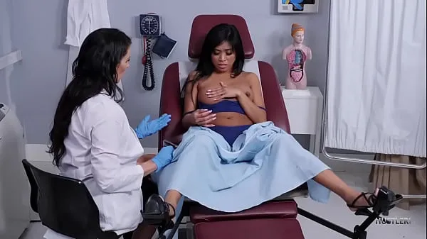 Menő Lesbian MILF examines Asian patient meleg filmek