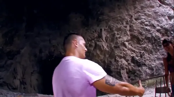 Quente Um casal francês fode na praia perto de uma caverna Filmes quentes