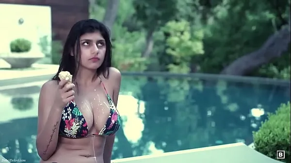 Hotte Mia Khalifia complains about her big tits varme film