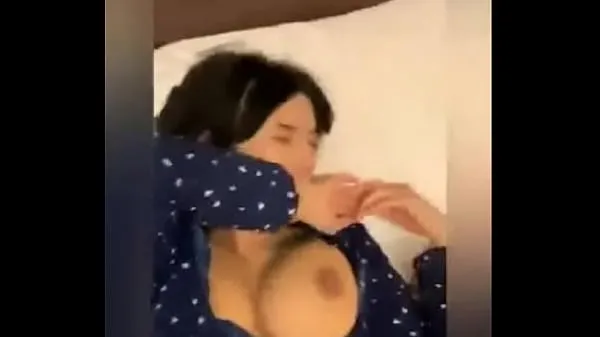Hotte I have a big tits colleague to eat and go to bed without wearing a bra varme filmer
