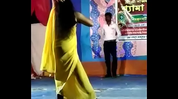 Heiße Puja in seducing sexy dance in village stage performancewarme Filme