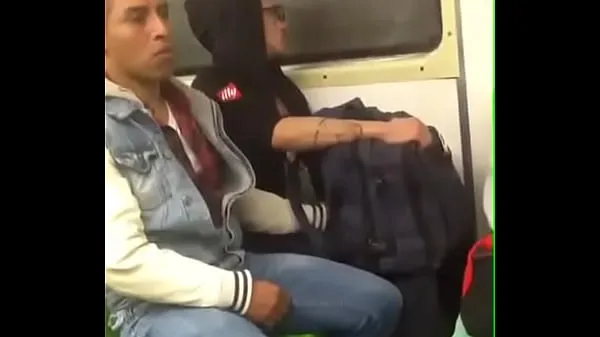ホットな 男聖霊降臨祭の電車の中で楽しいジャークを持っている 温かい映画