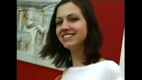 Vroči Playsome teen Kendra with massive natural tits is fingering her tight quim topli filmi