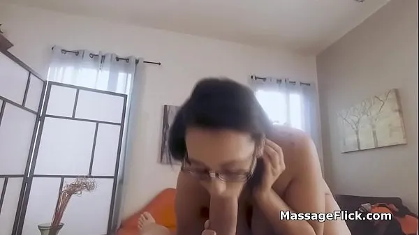 Curvy big tit nerd pov baisée pendant le massage Films chauds