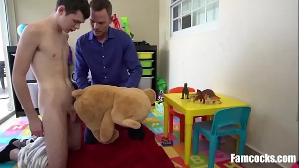 Hotte step Dad Gets A Teddy Bear As Fuck Toy varme film