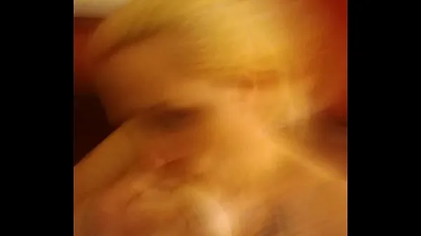 Kuumia Chelle licking and sucking in her own nipple lämpimiä elokuvia
