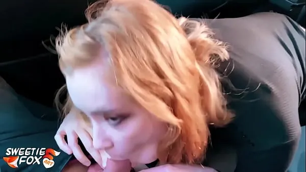 Gorące Redhead Suck Dick Taxi Driver and Cum Swallow in the Car - POVciepłe filmy