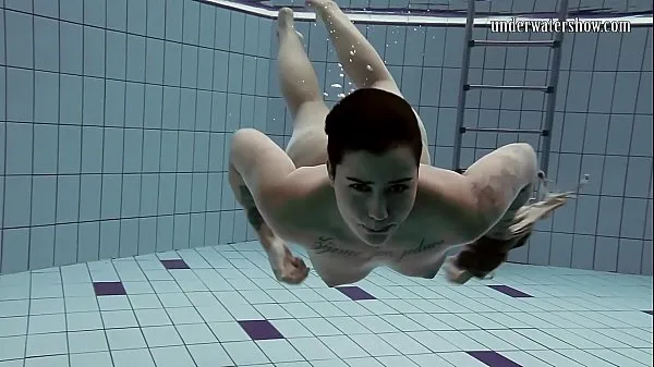 뜨거운 Chubby cutie underwater naked 따뜻한 영화