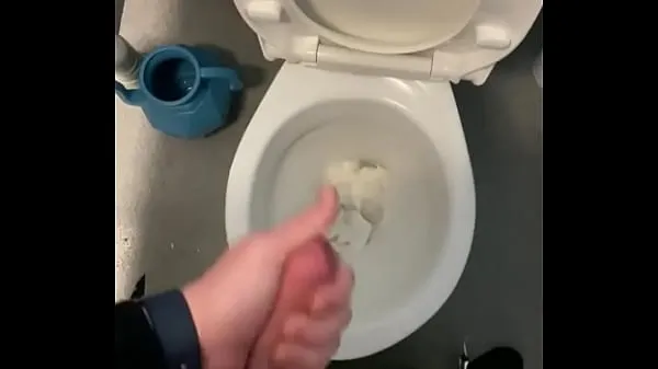 Hotte Got hard at work needed a wank and cum in the toilets varme film