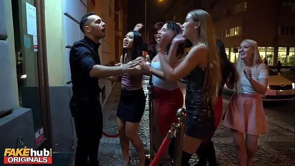 Vroči LADIES CLUB Asian Teen Swallows Stripper’s Cum in Public Bathroom topli filmi