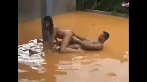 गर्म Village Jock And Babe Outdoor Fuck In The Rain In Public Hot गर्म फिल्में