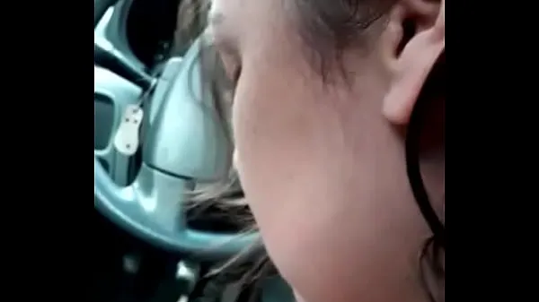White sucking in the car Film hangat yang hangat