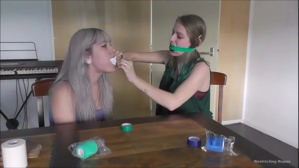 Sıcak Two teen girls try gags Sıcak Filmler