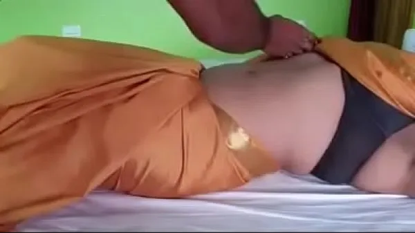 ホットな Chubby blonde in saree enjoys navel with Pratiksha Bhabhi and bitch enjoys sensual moaning of Pratiksha Bhabhi 温かい映画