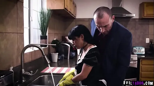 热Latina maid Aryana Amatist submits to sadistic employer温暖的电影