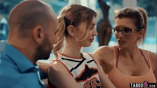 गर्म Coach wife brings in tiny teen cheerleader for husband गर्म फिल्में