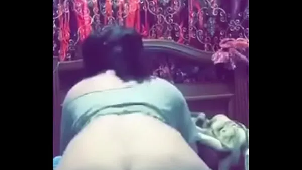 गर्म Bored Closet Shemale Recorded Showing Her Ass गर्म फिल्में