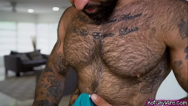 Guy gets aroused by his hairy stepdad - gay porn Film hangat yang hangat