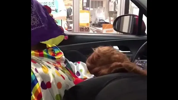 Vroči Clown gets dick sucked while ordering food topli filmi