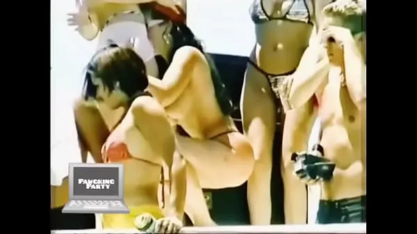 뜨거운 d. Latina get Naked and Tries to Eat Pussy at Boat Party 2020 따뜻한 영화