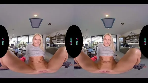 Skinny blonde with stunning blue eyes lets you fuck her in virtual reality Film hangat yang hangat