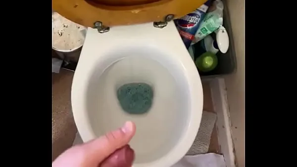 MasturbateIng in the toilets with hot wet cumshot Films chauds