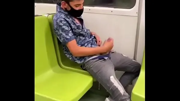 뜨거운 Mask jacking off in the subway 따뜻한 영화
