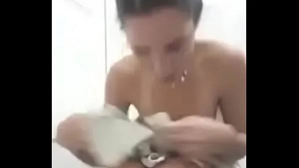 Vroči Naked in the bathroom topli filmi