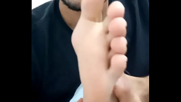 Hotte male licking his own gay foot varme filmer