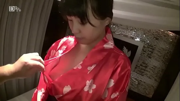 Yukata rouge teint au blanc avec du lait maternel 1 Films chauds