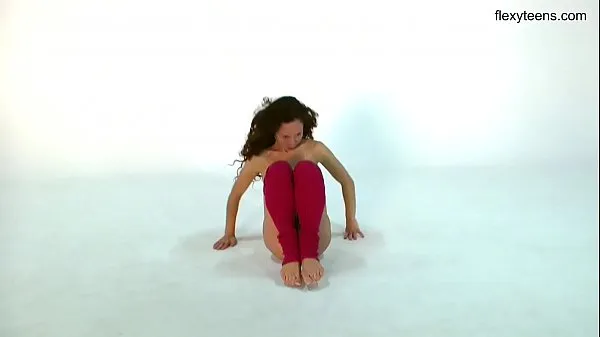 Hotte Anna Ocean hot gymnast brunette with small tits varme film