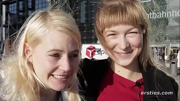 German Lesbians Getting It on in Public Train Film hangat yang hangat