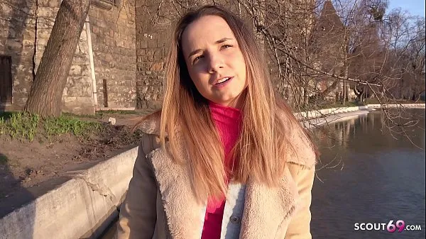 Vroči GERMAN SCOUT - TINY GIRL MONA IN JEANS SEDUCE TO FUCK AT REAL STREET CASTING topli filmi