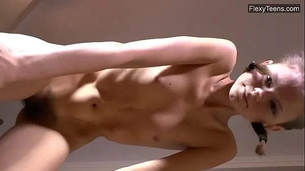 Nude yoga babe super flexible Film hangat yang hangat