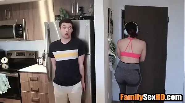 गर्म Pranking & fucking my fat ass step sister during quarrantine गर्म फिल्में