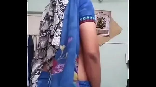 Nóng indian crossy showing off in saree Phim ấm áp