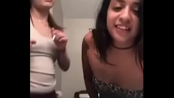 गर्म White and Mexican girl twerking गर्म फिल्में