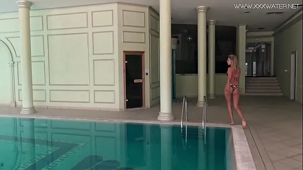 Mary Kalisy Russian Pornstar swims naked in the pool Filem hangat panas