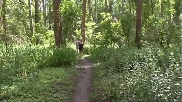 Heta Young guy fucks an adult lady with beautiful boobs right in the forest varma filmer