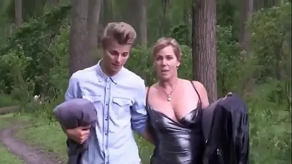 Sıcak Young guy fucks an adult lady with beautiful boobs right in the forest Sıcak Filmler