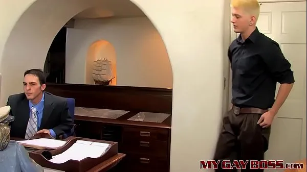 Menő Twink coworker with boss having anal in their office too meleg filmek