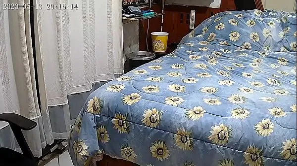 热Security camera catches wife putting horn on husband温暖的电影