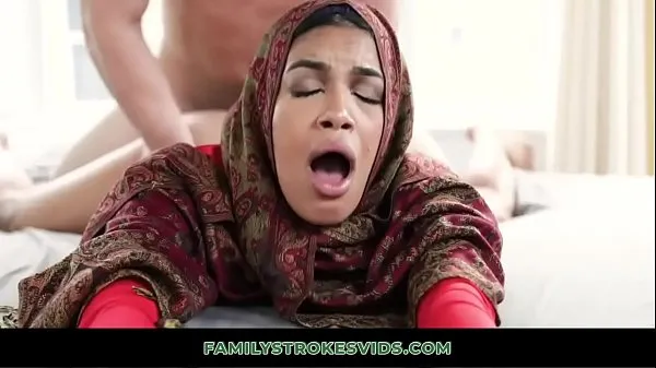 गर्म Stepbro Fucks Stepsister After She Is Put Into An Arranged Marriage गर्म फिल्में