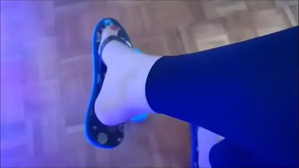 Hot Nicoletta's fantastic feet in flip flops to lick and worship everyone warm Movies