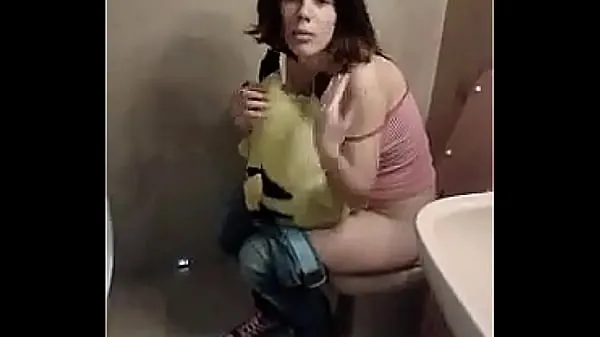 Hete Girl peeing toilet - Pee-Kachu warme films