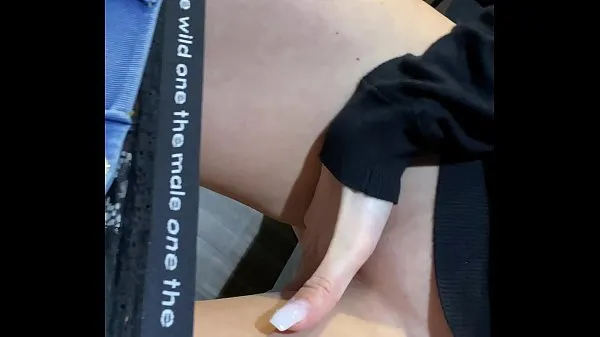 Hotte Secretly pussy fingered to orgasm in shopping center dressing room varme filmer
