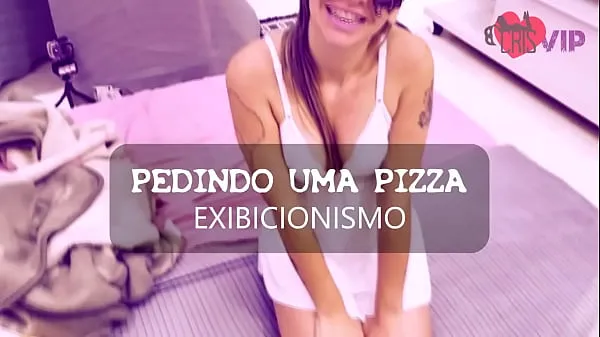 热Cristina Almeida Teasing Pizza delivery without panties with husband hiding in the bathroom, this was her second video recorded in this genre温暖的电影